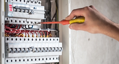 Elektrik Elektronik Teknikeri Nasıl Olunur ve Maaşları Ne Kadardır?