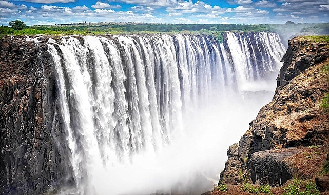 Victoria Falls: Exploring the Majesty Responsibly