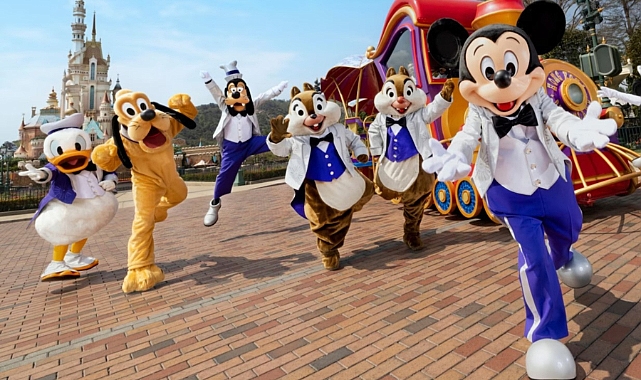 Magical Makeovers and Enchanting Encounters: Hong Kong Disneyland's Dress-Up Experience